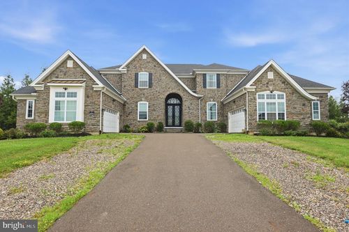 7 Oxford Dr, Warminster, PA, 18974-1241 | Card Image