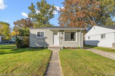 1313 E Harry Avenue, Home with 3 bedrooms, 1 bathrooms and null parking in Hazel Park MI | Image 3