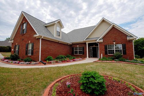 200 Blackwood Dr, Madison, AL, 35757-6900 | Card Image