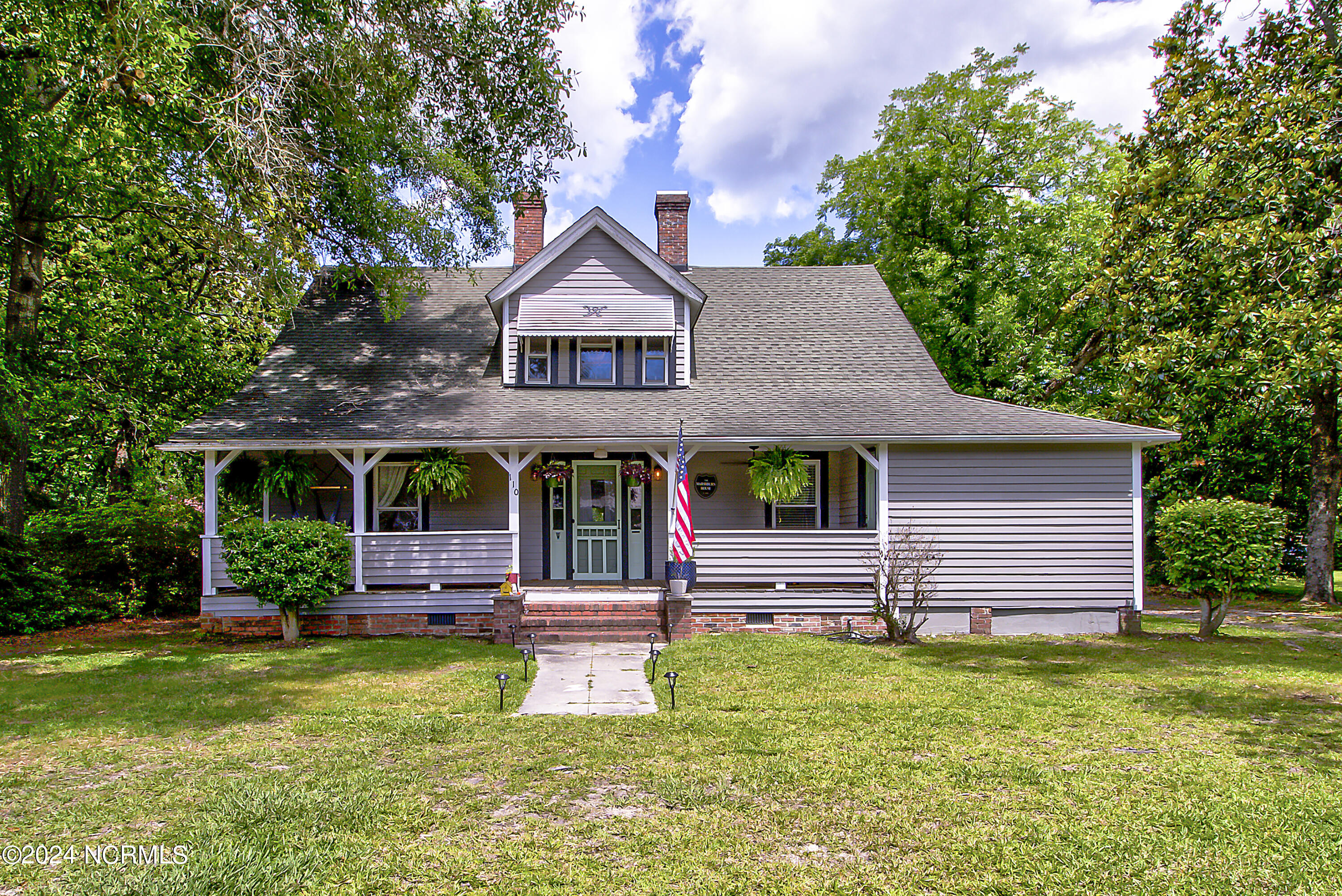 Cowan St, Burgaw, NC 28425