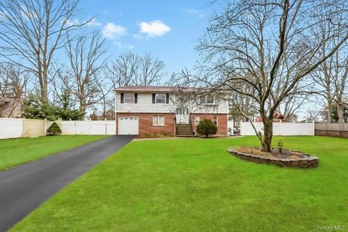 542 Freeman Ave, Brentwood, NY, 11717-7230 | Card Image