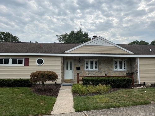 32223 Woodbrook Dr, Wayne, MI, 48184-1442 | Card Image
