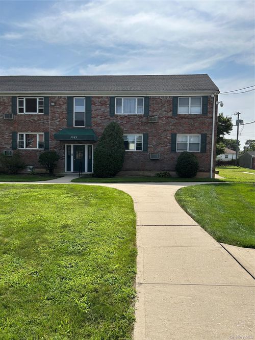 3-1027 Fenwood Drive, Hempstead, NY, 11580 | Card Image