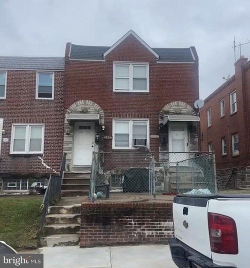 6826 Sylvester St, Philadelphia, PA, 19149-2218 | Card Image