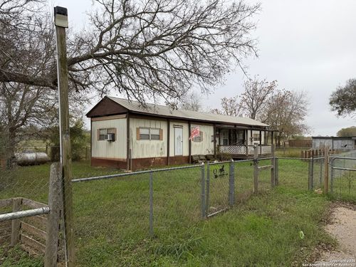 976 County Road 361, La Vernia, TX, 78121-4670 | Card Image