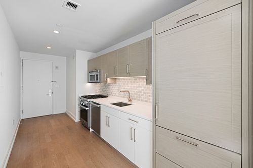 52g-555 10th Ave, New York, NY, 10018-0777 | Card Image