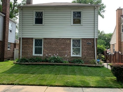 802 Bristol Ave, Westchester, IL, 60154-2706 | Card Image