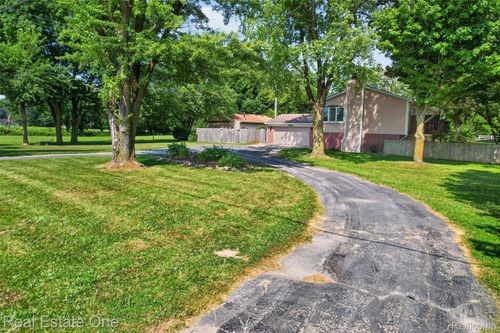 7990 Tower Rd, South Lyon, MI, 48178-7023 | Card Image