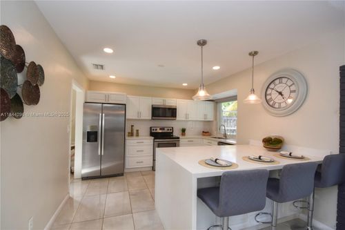 609 S Crescent Dr, Hollywood, FL, 33021-7503 | Card Image