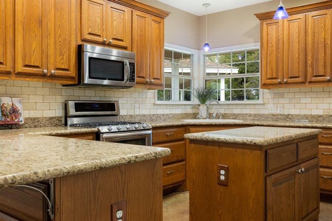 10565 N Highway 77, House other with 3 bedrooms, 3 bathrooms and 4 parking in Lexington TX | Image 8