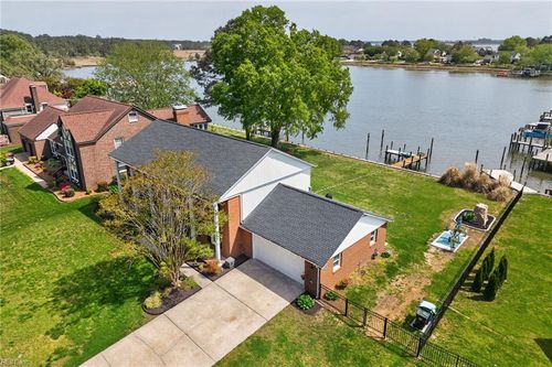 6 Canal Dr, Poquoson, VA, 23662-2104 | Card Image