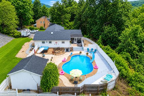 306 Woodbrook Dr, Covington, VA, 24426-6031 | Card Image