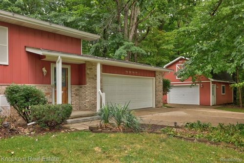 4861 Dorothy St, Vassar, MI, 48768-1561 | Card Image