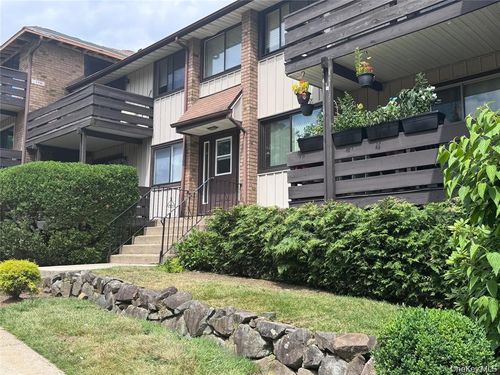 136 Sierra Vista Ln, Valley Cottage, NY, 10989-2702 | Card Image