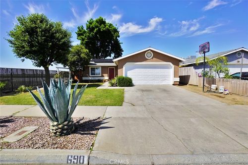 690 Dogwood Ave, Tulare, CA, 93274-8740 | Card Image