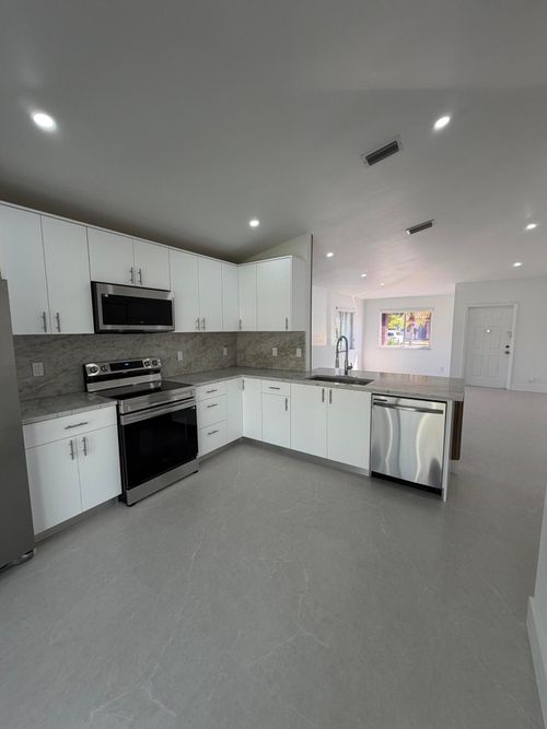 20841 Nw 1st St, Pembroke Pines, FL, 33029-2168 | Card Image