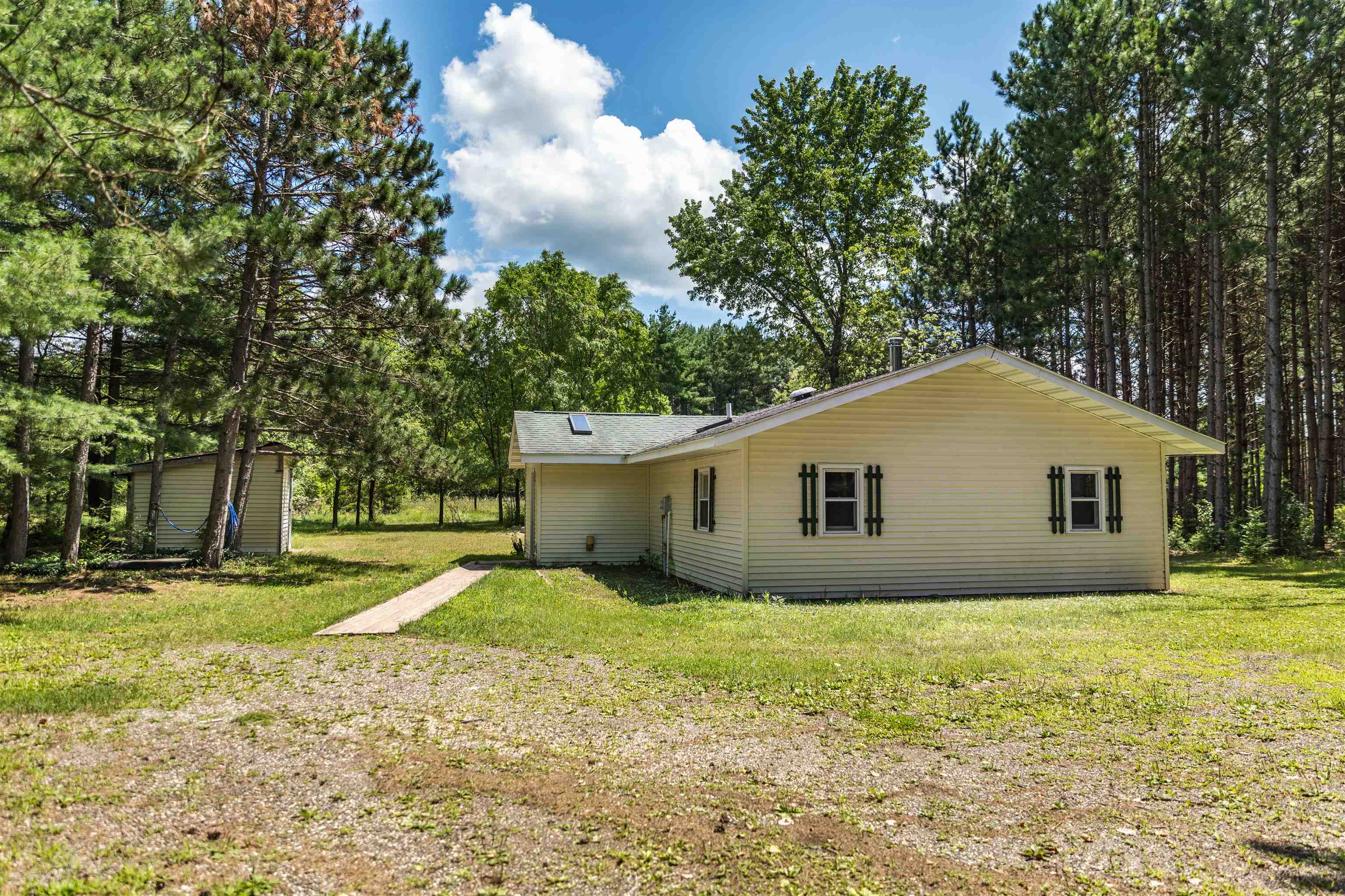 1st Ct, Oxford, WI 53952