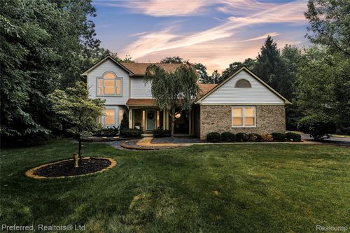 8242 Terrace Ct, Pinckney, MI, 48169-8205 | Card Image