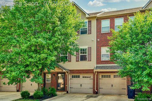 2204 Knotty Pine Trl, Howell, MI, 48855-7801 | Card Image
