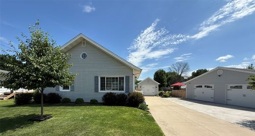 108 Main St, Center Point, IA, 52213-9557 | Card Image
