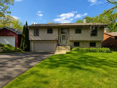 8712 Coral Rd, Wonder Lake, IL, 60097-8864 | Card Image