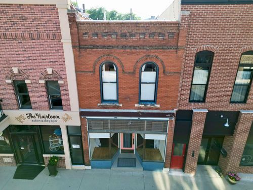 113 Winnebago St, Decorah, IA, 52101-1809 | Card Image