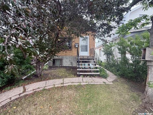 1825 Connaught St, Regina, SK, S4T4T4 | Card Image