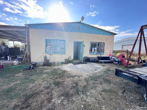 110 County Road 6840, Lytle, TX, 78052-4508 | Card Image