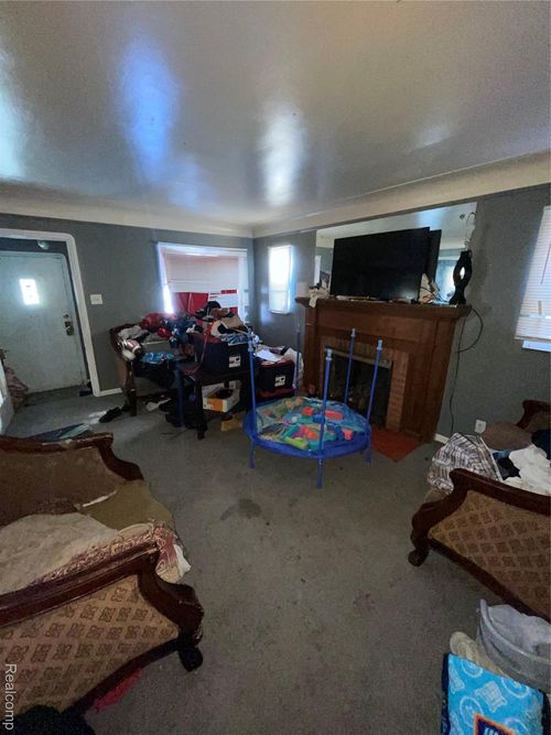 10521 Mckinney St, Detroit, MI, 48224-1881 | Card Image