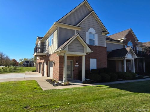 20002 Hidden Oaks Drive, Brownstown Charter Township, MI, 48183 | Card Image