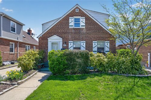 160 Albermarle Ave, Hempstead, NY, 11550 | Card Image