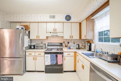 37 Barclay Court, Condo with 2 bedrooms, 2 bathrooms and null parking in LAWRENCEVILLE NJ | Image 3