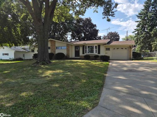2205 N 3rd Ave E, Newton, IA, 50208-2628 | Card Image