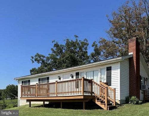 111 Labella Ct, GERRARDSTOWN, WV, 25420-4074 | Card Image