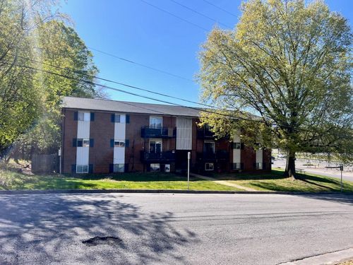 125 Bush Dr, Vinton, VA, 24179-2208 | Card Image