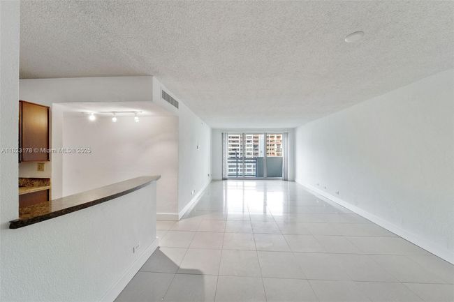 APT-262 - 1500 Bay Rd, Condo with 2 bedrooms, 2 bathrooms and null parking in Miami Beach FL | Image 4