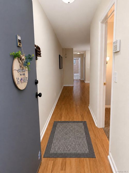 8b-2423 Union Blvd, Islip, NY, 11751-3111 | Card Image