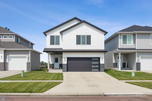 1529 66th Ave S, Fargo, ND, 58104-7895 | Card Image