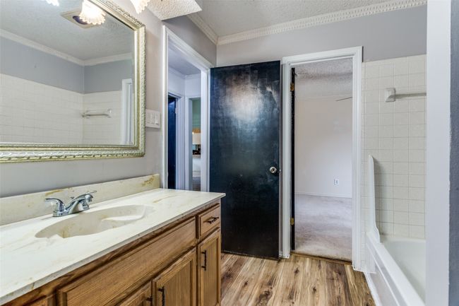 104 Ne Rosamond St, House other with 3 bedrooms, 2 bathrooms and null parking in Burleson TX | Image 22