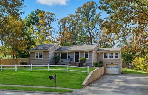 684 Haverhill St, Reading, MA, 01867-1128 | Card Image