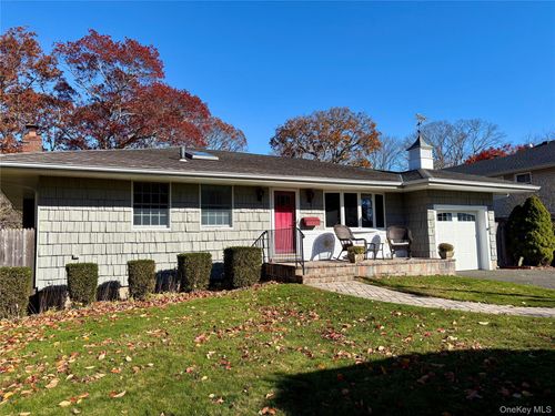223 Timberpoint Rd, East Islip, NY, 11730-3318 | Card Image