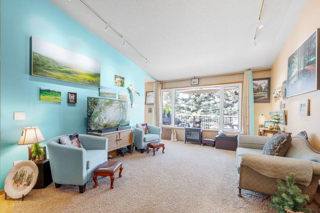 19 Sunrise Way, Home with 3 bedrooms, 3 bathrooms and 4 parking in Priddis Greens AB | Image 18