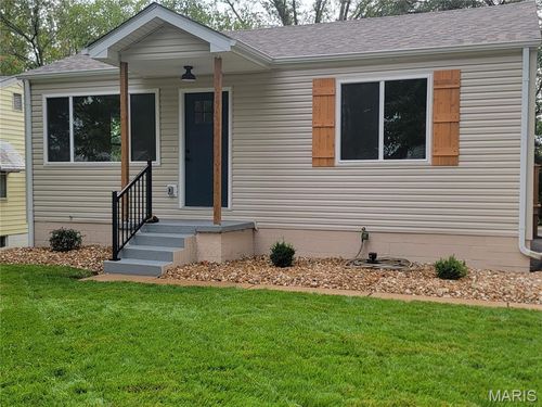 9430 Ridge Ave, Overland, MO, 63114-3920 | Card Image