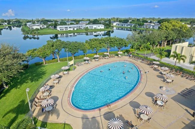 107 Sheffield E, Condo with 1 bedrooms, 2 bathrooms and null parking in West Palm Beach FL | Image 56
