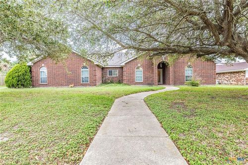 5 Las Brisas Pl, Port Lavaca, TX, 77979-4923 | Card Image