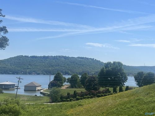 93 Heritage Dr, Guntersville, AL, 35976 | Card Image