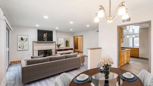 5901 Hanna Ave, Woodland Hills, CA, 91367-4515 | Card Image