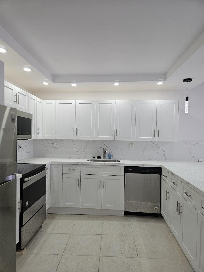 Residential Lease in Hallandale Beach 4