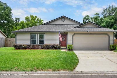 8348 Mistwood Circle N, House other with 3 bedrooms, 2 bathrooms and null parking in Jacksonville FL | Image 2