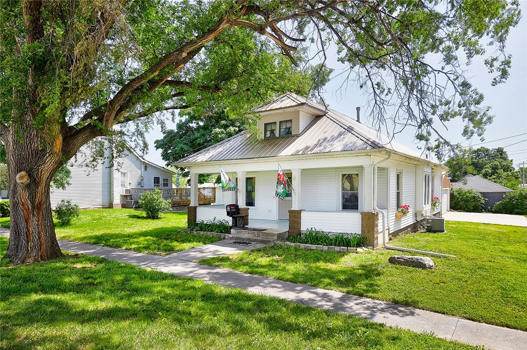 5th St, Knoxville, IA 50138